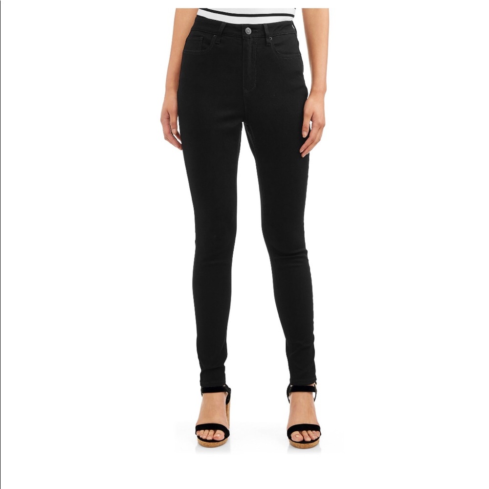 No Boundaries Juniors' High Rise Black Skinny Jean
